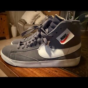 Nike Women’s Blazer Mid Rebel “cool grey” Sneaker